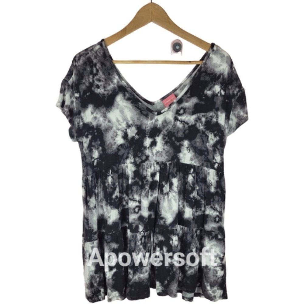 Tie-Dye Maternity Top Size Medium - Picture 2 of 4
